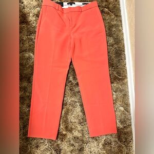 NWT- Banana Republic - Avery style cropped pant. Size 8. Coral. Mid rise.